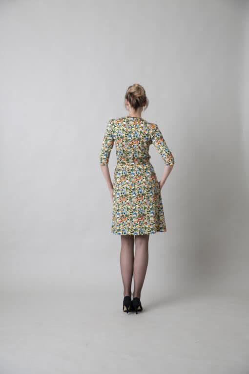 Roos Black Flowers jurk - Image 5